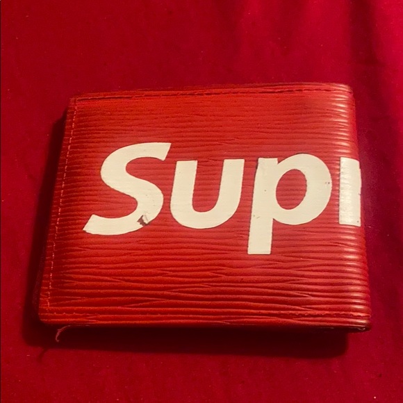 Lv Supreme Wallet - Picture 3 of 4